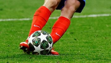 Iturralde aclara los cambios de la IFAB en la norma del polémico penalti de Julián Alvarez contra el Madrid