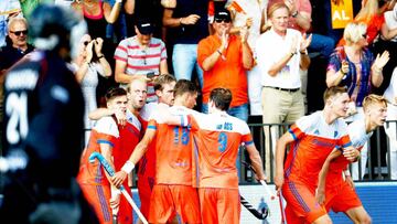 La Selecci&oacute;n de los Pa&iacute;ses Bajos celebra un tanto en la final del Europeo de hockey hierba ante B&eacute;lgica. 
