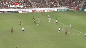 ¿Qué pensaría Iniesta? Frota la lámpara, se la deja botando y su delantero hace esto...