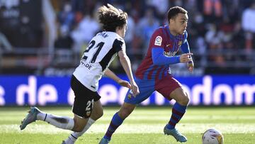 Sergi&ntilde;o Dest disput&oacute; los 90 minutos del duelo entre Valencia y Barcelona 