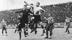 Partido de semifinales de Copa del Rey disputado en el Estadio Les Corts. Barcelona - Atlético de Madrid, primer enfrentamiento de la historia de ambos equipos.