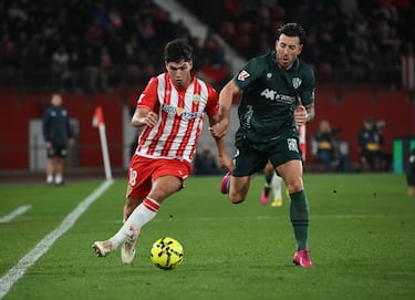 El Almería se estrella contra la muralla del Huesca