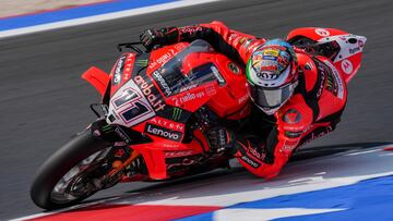 Nicolo Bulega con la Ducati de SBK en Misano.