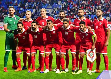 El once inicial del Líbano: (de izquierda a derecha, fila de arriba) Mehdi Khalil, Robert Melki, George Felix Melki, Mootaz Jounaidi, Joan Oumari y  Hilal El-Helwe. (Fila de abajo) Haitham Faour, Mohamad Haidar, Kassem El Zein, Ali Hamam y Hassan Maatouk. 