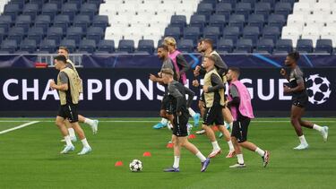Stuttgart players attend a training session on the eve of the UEFA Champions League football match against Real Madrid CF at the Santiago Bernabeu stadium in Madrid on September 16, 2024. (Photo by Pierre-Philippe MARCOU / AFP)
