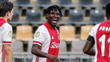 Lassina Traor&eacute; celebra un gol ante el Venlo.