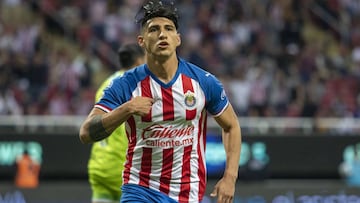 Alan Pulido aclara rumores sobre su salida de Chivas