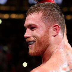 El triunfo del Canelo Álvarez sobre Rocky Fielding en imágenes