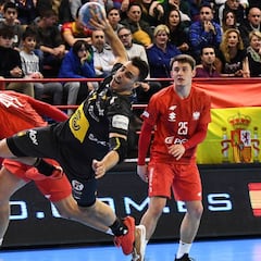 España supera a Polonia en un encuentro jugado a tirones