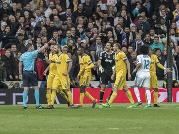 Tras una remontada de la Juventus que forzaba la prórroga, llegó el discutido penalti a Lucas Vázquez que el árbitro decretó en el minuto 94. Ese gol, de Cristiano Ronaldo, le dio la polémica clasificación al Real Madrid para las semifinales de la Champions League.