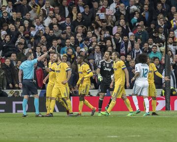 Tras una remontada de la Juventus que forzaba la prórroga, llegó el discutido penalti a Lucas Vázquez que el árbitro decretó en el minuto 94. Ese gol, de Cristiano Ronaldo, le dio la polémica clasificación al Real Madrid para las semifinales de la Champions League.