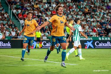 El jugador fue un demonio para la defensa cordobesa. Un gol perfecto y una jugada para dejar el balón a Andrés para el otro tanto del equipo son un bagaje buenísimo. De hecho, la jugada de la asistencia es hipnótica y es para ponérsela en bucle.