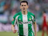 SEVILLA, 01/03/2026.- El centrocampista del Betis Álvaro Fidalgo celebra su gol contra el Sevilla durante el partido de la jornada 26 de LaLiga entre el Betis y el Sevilla, este domingo en el estadio de la Cartuja.-EFE/ José Manuel Vidal