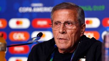 Tabárez destaca el trabajo de Rueda: "Chile es muy preparado"