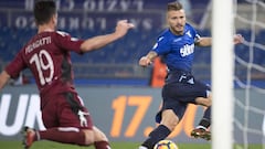 ROM01. ROMA (ITALIA), 14/12/2017.- Ciro Immobile (d) de Lazio celebra luego de anotar el 1-0 contra Cittadella hoy, jueves 14 de noviembre de 2017, durante un partido de la Copa Italia entre SS Lazio y AS Cittadella en el estadio Ol&iacute;mpico en Roma (Italia). EFE/MAURIZIO BRAMBATTI