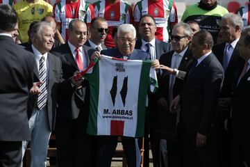 Mahmoud Abbas visitó al plantel de Palestino durante la jornada de hoy. Estas fueron las mejores postales que dejó el encuentro.