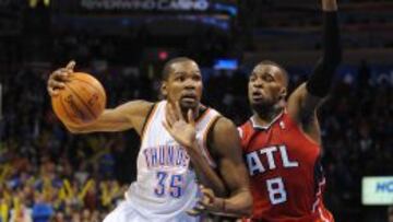 Kevin Durant ante los Hawks.