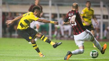 Soccer Football - AC Milan v Borussia Dortmund - International Champions Cup China - Guangzhou, Guangdong, China - July 18, 2017 Borussia Dortmund's Pierre-Emerick Aubameyang attempts a shot past AC Milan's Gabriel Paletta. REUTERS/Stringer ATTENTION EDITORS - THIS IMAGE WAS PROVIDED BY A THIRD PARTY. CHINA OUT. NO COMMERCIAL OR EDITORIAL SALES IN CHINA.