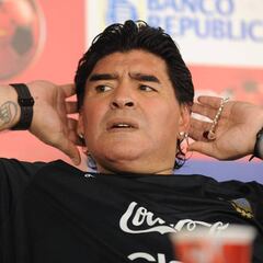 Maradona defiende a la FIFA: "Messi puteó al árbitro..."