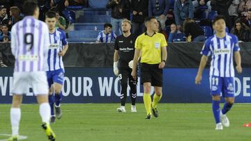 19&ETH;04-2019, VITORIA
 FUTBOL, LIGA SANTANDER, ALAVES-VALLADOLID, EL portero yoel se lamenta 
 
 FOTO: L. RICO 