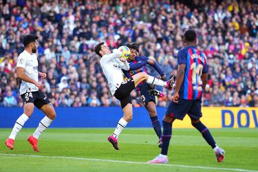 La jugada del penalti del Valencia por mano de Hugo Guillamón. 
 