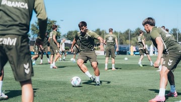 Fran Beltrán, centrocampista del Celta, durante un entrenamiento.