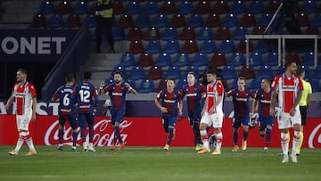 VALENCIA, SPAIN - NOVEMBER 08: Jose Luis Morales of Levante celebrates with teammates after scoring his team's first goal during the La Liga Santander match between Levante UD and Deportivo Alaves at Ciutat de Valencia Stadium on November 08, 2020 in