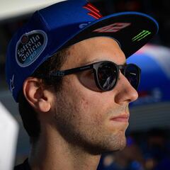 Rins: "Hay que estar lejos del teléfono cuando conducimos"