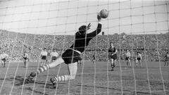 ¡Carmelo para un penalti a Kubala!