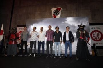 Los jugadores de River Plate, Barovero, Bangioni, Mercado, Madama y Pisculicchi en el evento antes de partir al mundialito de clubes con Marcelo Gallardo.