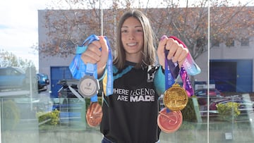 Lena Moreno, con las medallas conquistadas este año.
