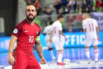 Ricardinho celebra el primer gol. 