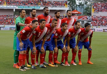 Se les llama Los Ticos, porque es el diminutivo del gentilicio costarricense. Se usa tanto para todos los habitantes de Costa Rica como para su Seleccin Nacional. La seleccin ms laureada de Centroamrica con el mayor nmero de ttulos centroamericanos ganados (ocho de la UNCAF y siete de su precursora, la Copa CCCF).