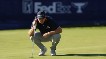 LA JOLLA, CALIFORNIA - JANUARY 30: Justin Rose of England lines up a putt on the 18th green during the second round of the Farmers Insurance Open 2026 at Torrey Pines South Course on January 30, 2026 in La Jolla, California. Stacy Revere/Getty Images/AFP (Photo by Stacy Revere / GETTY IMAGES NORTH AMERICA / Getty Images via AFP)