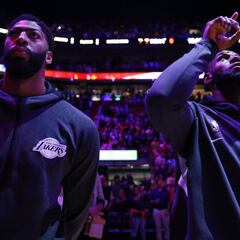 LeBron James ofreció recortar su salario para que Lakers se reforzaran