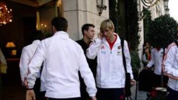 <b>CUARTEL GENERAL. </b>Torres y Negredo, a la llegada al hotel de París donde está concentrada España.