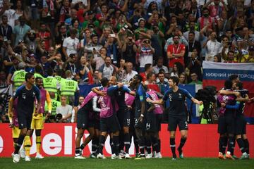 Francia celebra el 4-1 marcado por Paul Pogba ante Croacia en la Final del Mundial de Rusia 2018.