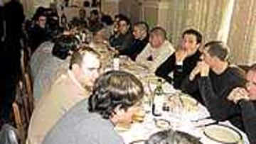 <B>EN INTIMIDAD</B>. Los jugadores festejarán el ascenso con una cena.