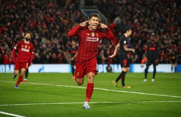 2-1. Roberto Firmino celebró el segundo gol.