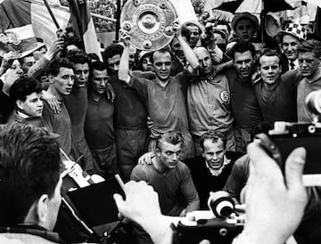 El equipo de Gelsenkirchen, en el estado de Renania del Norte-Westfalia, suma siete t¨ªtulos ligueros conseguidos en 1934, 1935, 1937, 1939, 1940, 1942 y 1958.