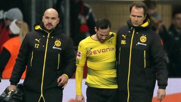 Gonzalo Castro retirándose lesionado del Dortmund-Leverkusen.