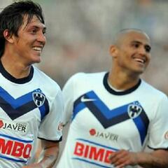 Racing amenaza a la U con ex compañero de 'Chupete' Suazo