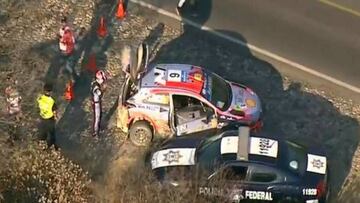 El Hyundai de Dani Sordo parado en la cuneta.