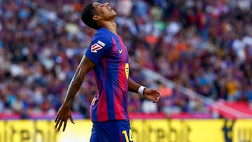 BARCELONA, 28/09/2025.- El delantero británico del FC Barcelona, Marcus Rashford, se lamenta de una ocasión fallada durante el encuentro correspondiente a la séptima jornada de Liga EA Sports que FC Barcelona y Real Sociedad disputan este domingo. EFE/Quique García.