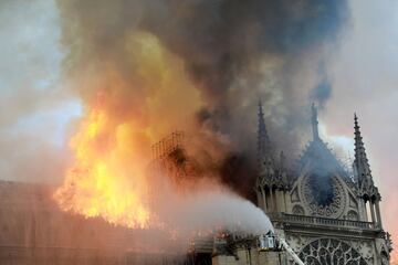 Devastador incendio de la catedral de Notre Dame, uno de los monumentos m¨¢s emblem¨¢ticos de Par¨ªs.