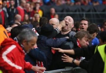 Incidentes entre los hinchas de Liverpool y Sevilla en Basilea