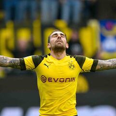 Los goles de Alcácer han dado el liderato y 13 puntos al Dortmund