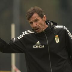 Ziganda sigue dándole vueltas
a la libreta del Oviedo