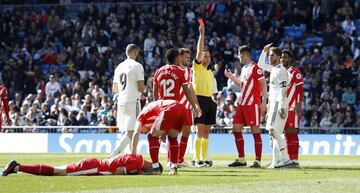 El capitán del Real Madrid golpeó a un jugador del Girona al intentar una chilena y vio la segunda amarilla.
20ª expulsión en liga del camero.