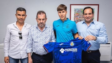 David Cordón en la presentación de su hijo como jugador del Getafe.
